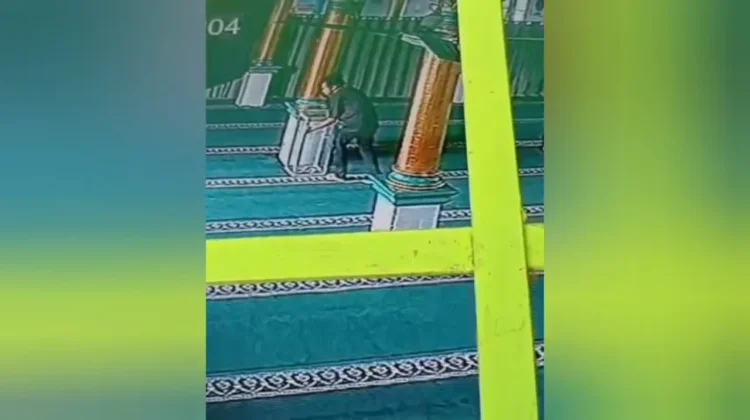 Pria di Madina Nekat Kuras Kotak Amal Masjid