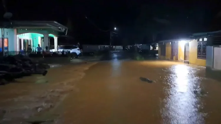 Tanggul Jebol Lagi, Ratusan Rumah Terendam Banjir
