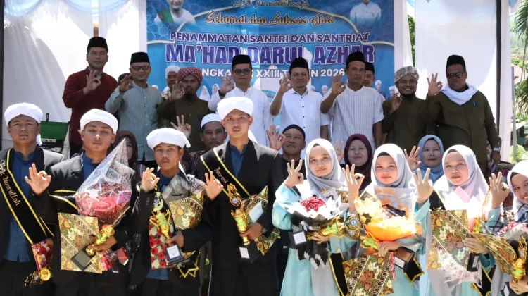 Pemkab Madina Hadiri Penamatan Santri Ma’had Darul Azhar