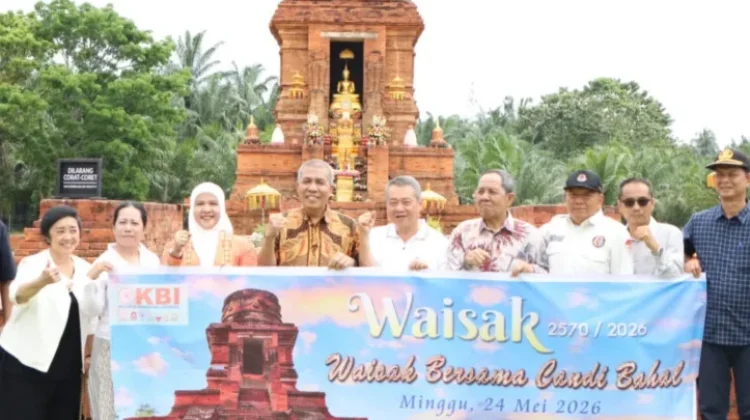 Wakil Bupati Paluta Hadiri Perayaan Waisak Candi Bahal