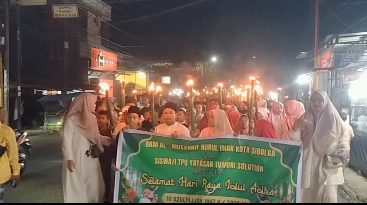 Semarak Takbiran Idul Adha, Ratusan Anak Pawai Obor