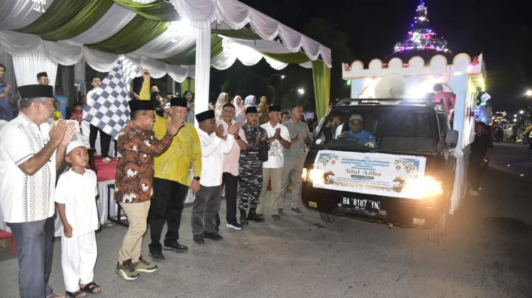 Bupati Tapteng Lepas Peserta Pawai Takbiran Idul Adha 1447 H