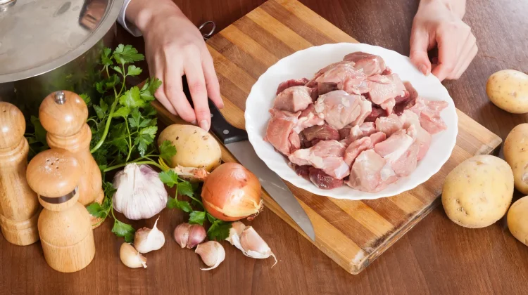 Sering Disalahkan, Benarkah Daging Kambing Pemicu Hipertensi?