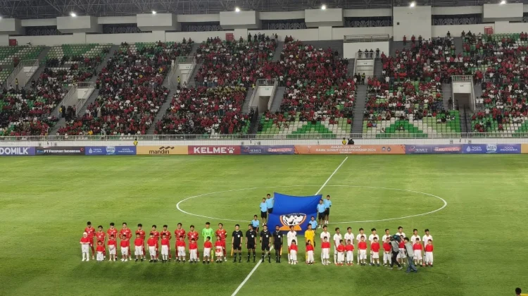 Bupati Humbahas Bersama Kader Saksikan Pertandingan Timnas Indonesia