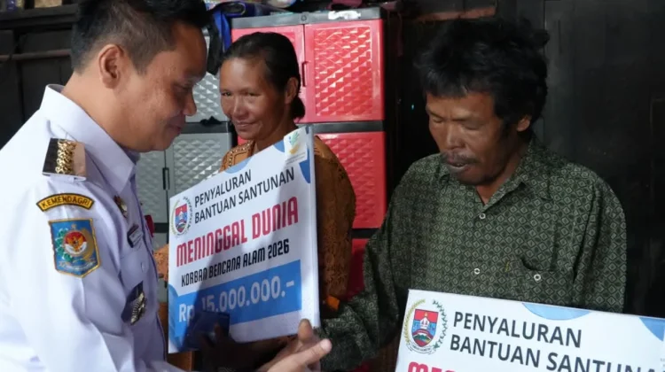 Bupati Humbahas Serahkan Bantuan Korban Bencana Alam Air Sungai Meluap di Pollung