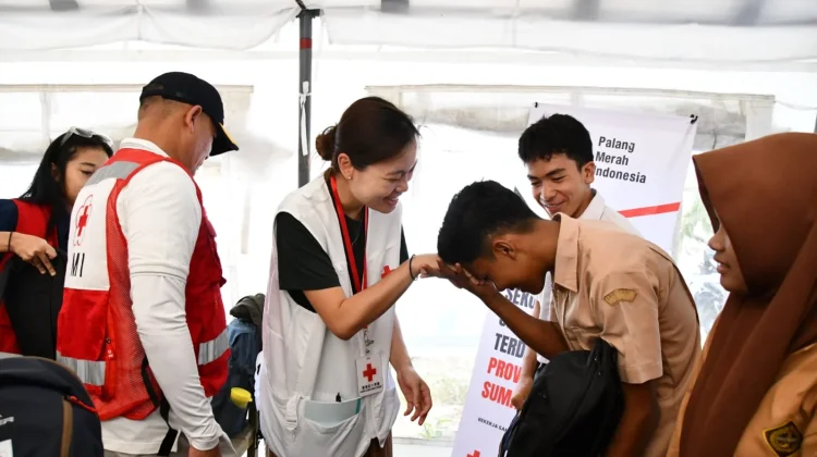 Bantuan Kemanusiaan HKRC untuk Penyintas Bencana Tapteng