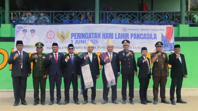 Pemkab Taput Beri Apresiasi Paskibraka dan Bantuan Siswa Berprestasi