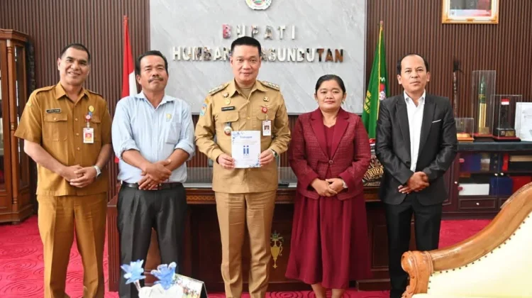 Bupati Humbahas Terima Audiensi Panitia Pisah Sambut Praeses HKI