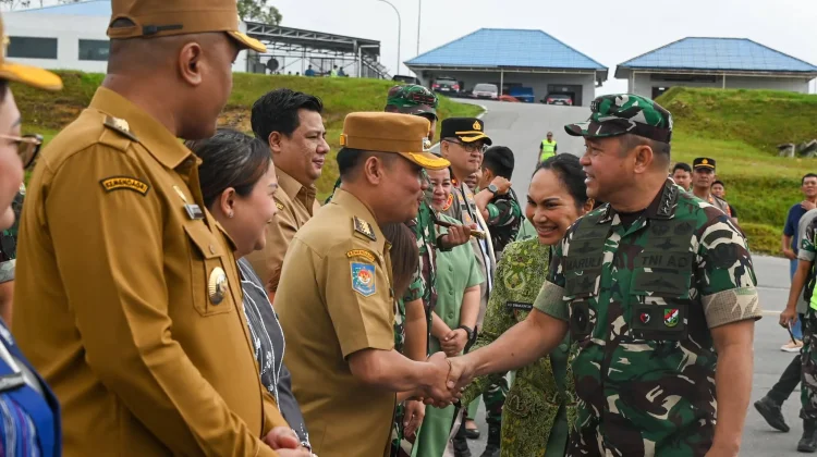 Bupati Humbahas Dampingi KASAD Maruli Simanjuntak Kunker Bersama Kepala Daerah