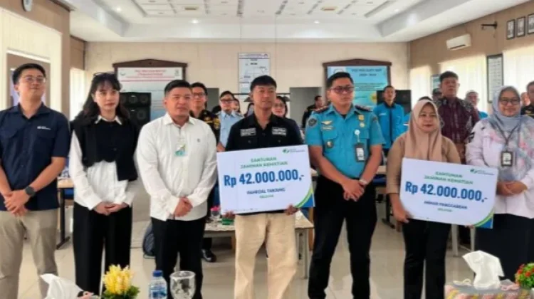 BPJS-K Sibolga Salurkan Santunan untuk Ahli Waris Nelayan