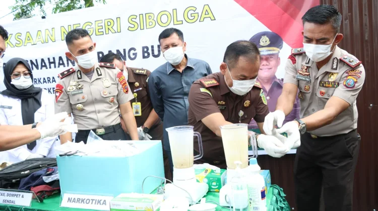 Wakapolres Hadiri Pemusnahan Barang Bukti 112 Perkara di Kejari Sibolga