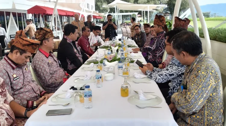 Wabup Toba  Motivasi Pelaku Wisata Lakukan Pembenahan untuk Tarik Minat Wisatawan
