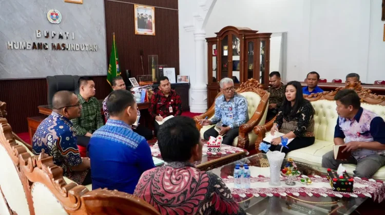 Kepala UPT Samsat Doloksanggul Audiensi Kepada Bupati Humbahas