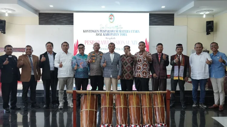 Pemkab Toba Lepas Kontingen Sumut Asal Toba Ikuti Pesparawi Nasional