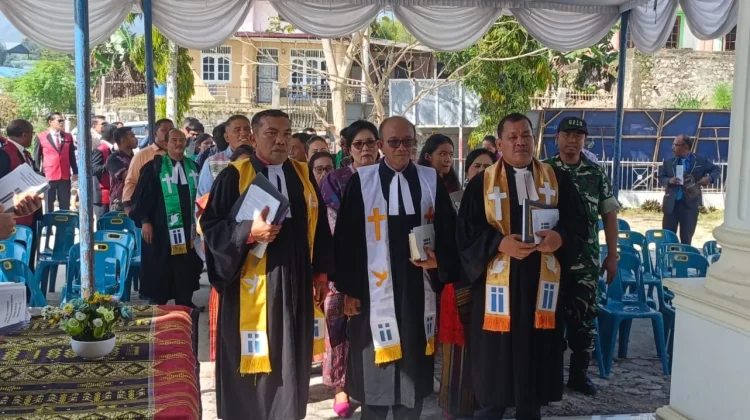 Sekda Toba Paber Napitupulu Hadiri Sertijab Praeses HKI Daerah III Toba Samosir