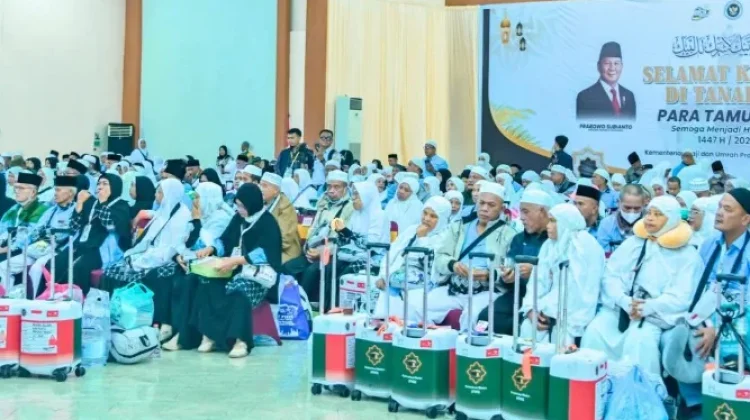 Wali Kota Padangsidimpuan Sambut Jamaah Haji Kloter 12