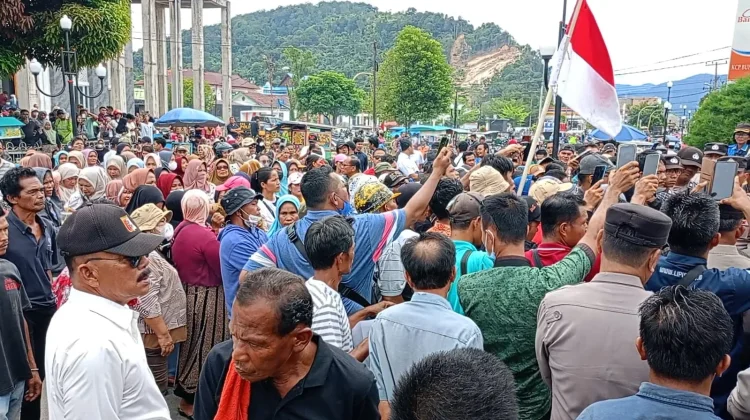 Pejuang Jadup Berdemo, Bupati Masinton Jawab Tuntutan Masyarakat