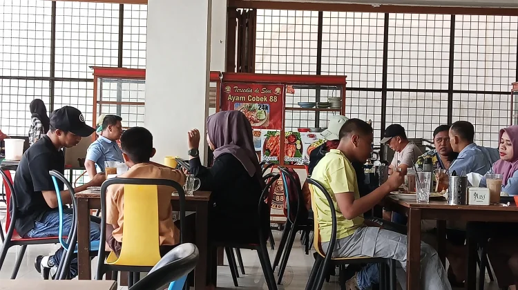 Akhir Pekan Kafe Kopi dan Resto Dipadati Pengunjung