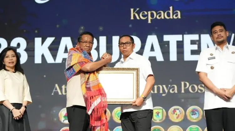 Pemkab Taput Terima Penghargaan atas Dukungan Pembentukan Posbankum Desa