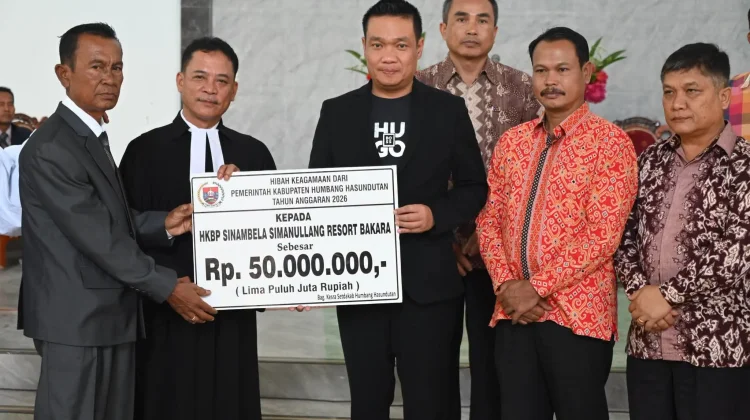Bupati Humbang Hasundutan Ibadah di HKBP Sinambela-Simanullang