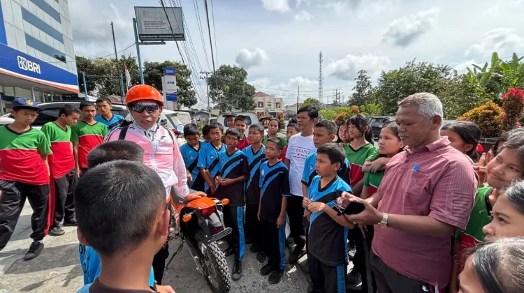 Bupati Taput Tinjau Gotong Royong Serentak di Kecamatan Siborongborong
