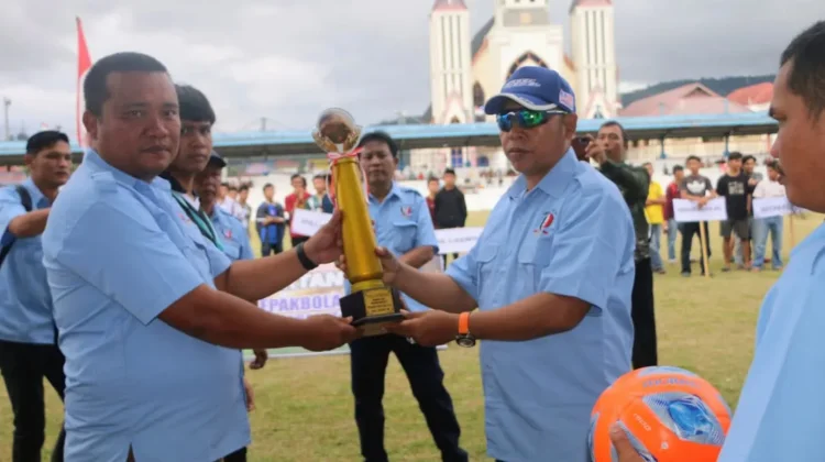 Bupati Tapanuli Utara Buka Turnamen Sepakbola Barat Sepakat Cup 2026