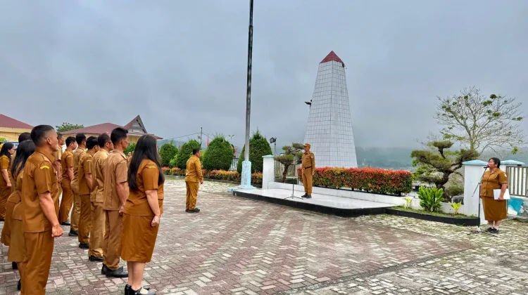Bupati Taput Pimpin Apel Pagi Gabungan, Tekankan Kebersihan Lingkungan Kerja