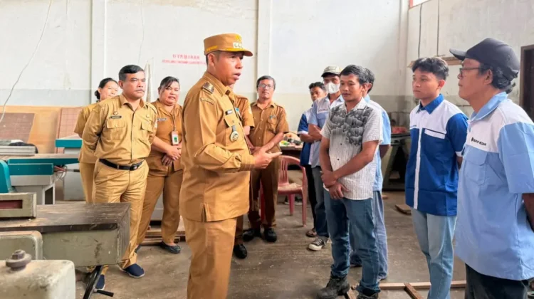 Pemkab Taput Dukung Wirausaha Furnitur