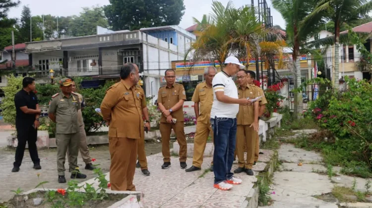 Bupati Taput Tinjau Kondisi Taman Kota