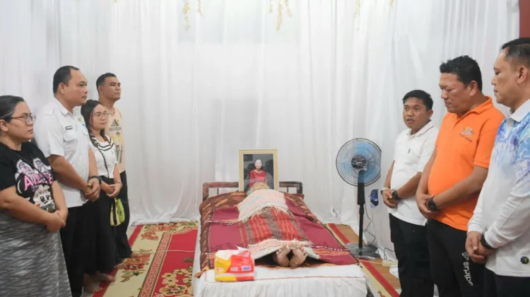 Wali Kota dan Wawakot Sibolga Melayat ke Rumah Duka Ibunda Plt Kepala Bappeda