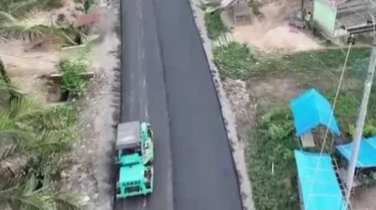 Setelah Puluhan Tahun, Masyarakat Sipiongot Lalui Jalan Aspal