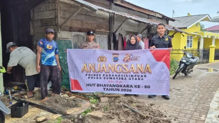 HUT Bhayangkara ke-80, Polres Padangsidimpuan Salurkan Bantuan Sambungan Air Bers