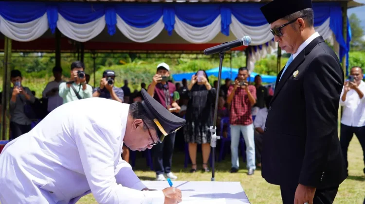 Bupati Taput Lantik 23 Pejabat, Tekankan Pelayanan Prima dan Tanggung Jawab Aparat