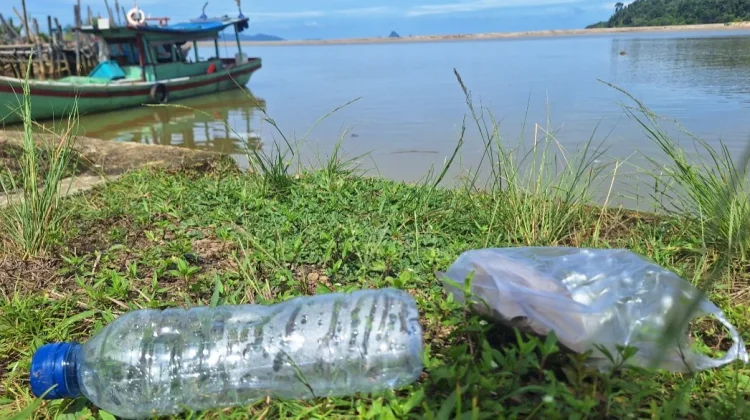 Wisatawan Tak Buang Sampah Sembarangan