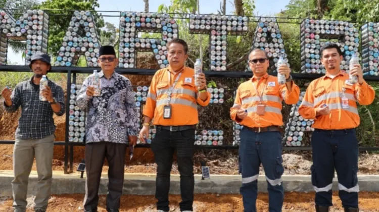Kelola Sampah Plastik, PTAR Bangun Taman Ecobrick