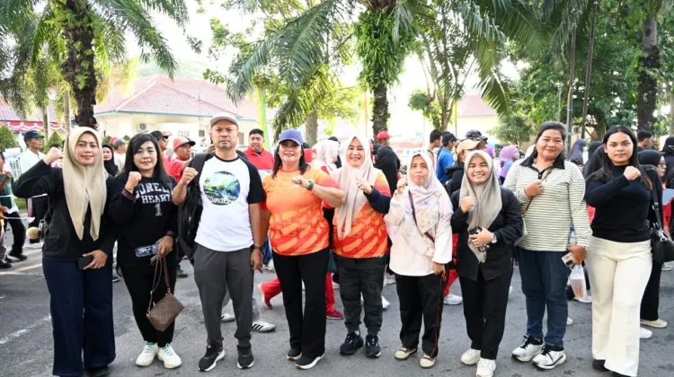 Ketua TP PKK Tapteng Meriahkan Funwalk HUT APKASI