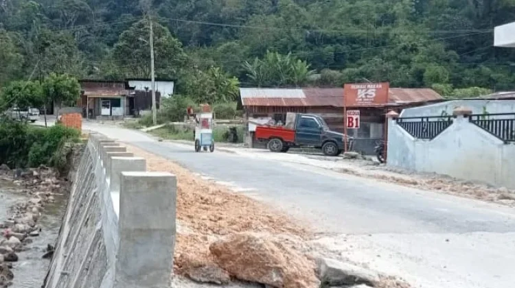 Pemkab Taput Perbaiki Fasilitas Umum di Aek Siansimun