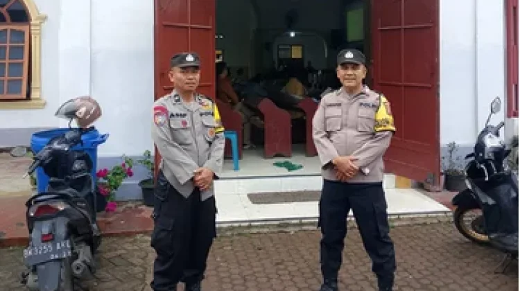 Personel Polres Padangsidimpuan Amankan Kebaktian Minggu di Gereja
