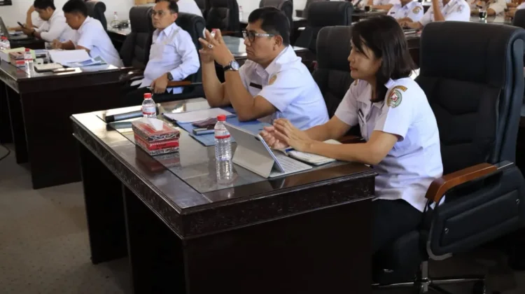Pemkab dan DPRD Taput Rapat Ranperda Pertanggungjawaban APBD 2025