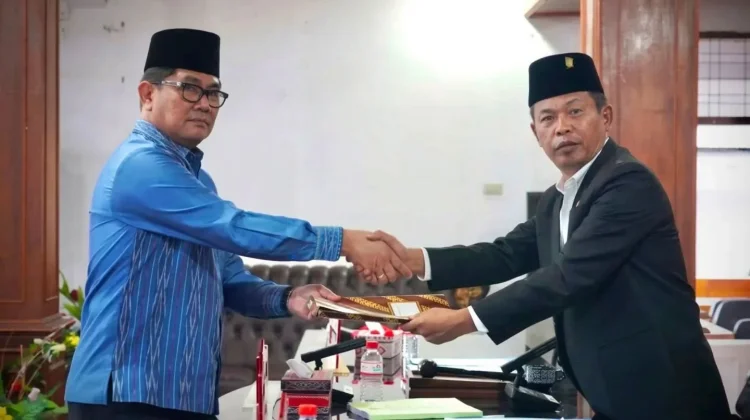 Sekda Taput Sampaikan Jawaban Bupati atas Pandangan DPRD