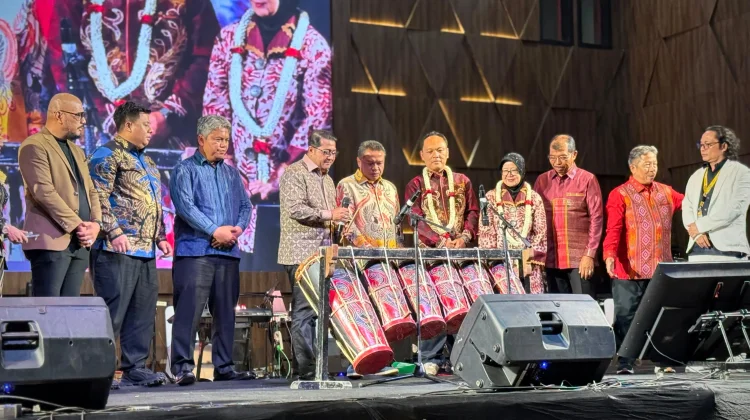 Wabup Taput Hadiri Opera Batak TONA SIAN HUTA Bersama Menekraf