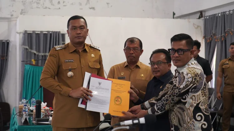 Bupati Toba Sampaikan Nota Pengantar Ranperda Tentang Pertanggungjawaban APBD T