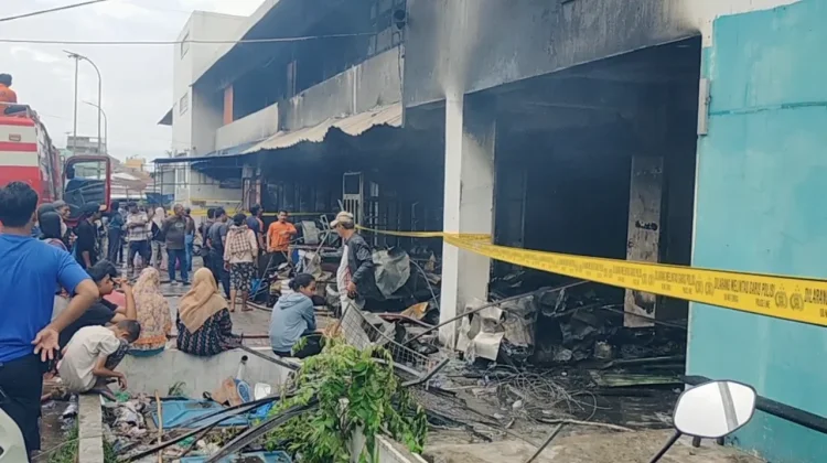 Pascakebakaran Pasar Sibolga Nauli, Pedagang Pasrah Sisir Puing Lapak