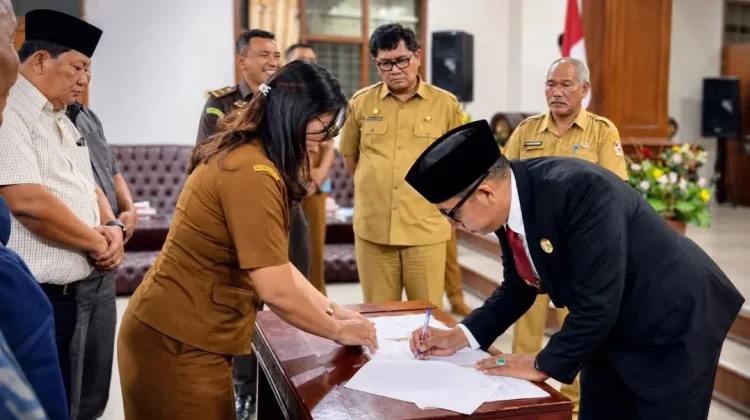 Bupati Taput Apresiasi DPRD Usai Persetujuan Ranperda APBD 2025
