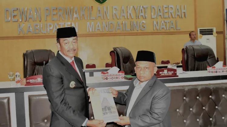 Bupati Madina Sampaikan Jawaban LKPJ APBD 2025