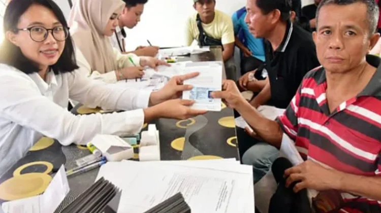 Pemkab Tapteng Bersama BRI Sibolga Salurkan Dana Tunggu Hunian Warga Kec. Tukka
