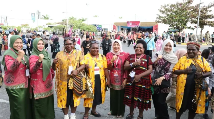 Ketua TP PKK Madina Hadiri HKG ke-54 dan HUT ke-46 Dekranas di Makassar