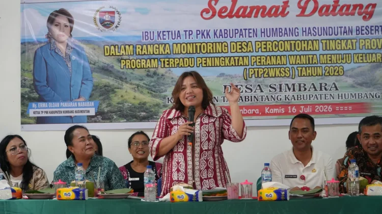 Ketua TP PKK Humbahas Monitoring Desa Percontohan PTP2WKSS Tingkat Provinsi