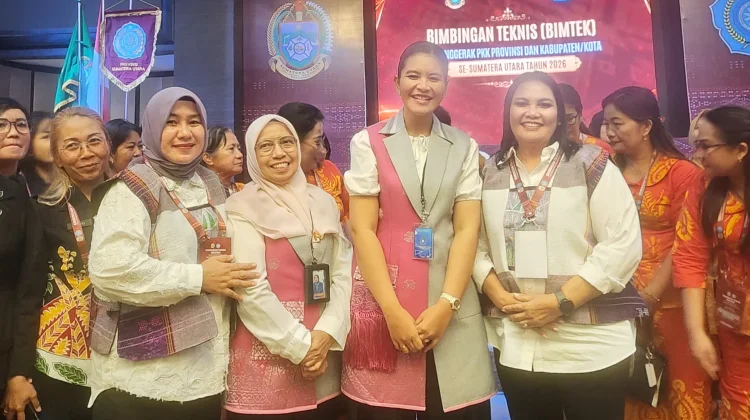 Ketua TP PKK Tapteng Ikuti Bimtek PKK Sumut