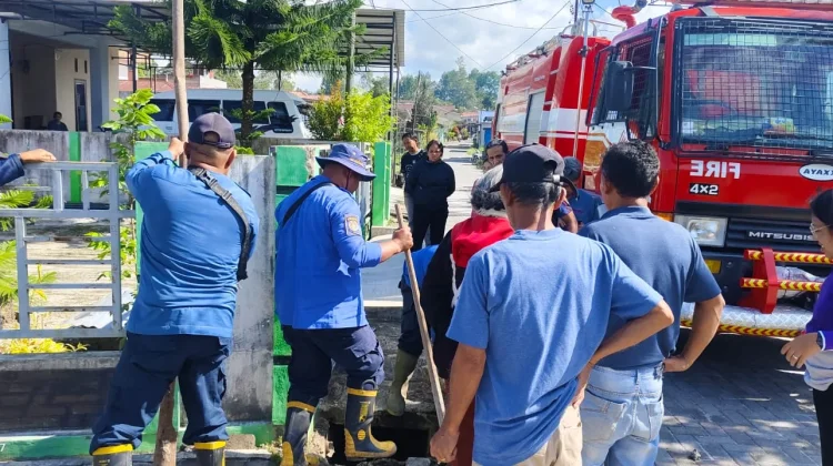 Respons Aspirasi Warga, Pemkab Taput Gotong Royong di Dua Lokasi